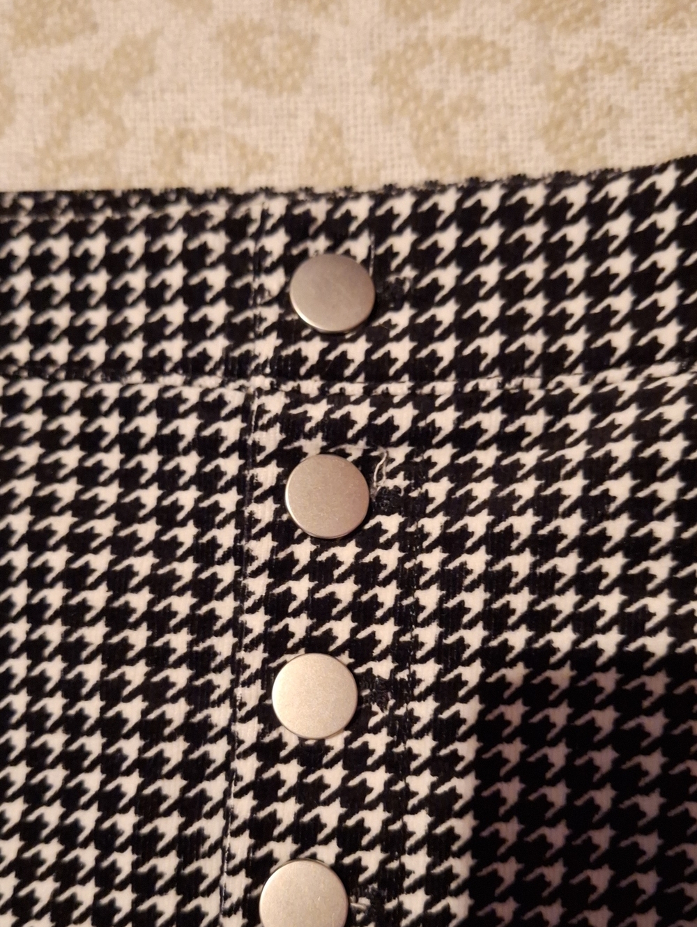 Forever 21 Black & White Houndstooth Button-Front Mini Skirt - Picture 2 of 4